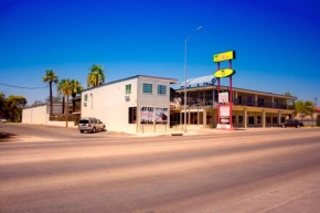 Whispering Palms Inn  Дель Рио